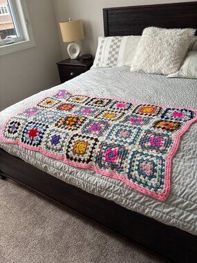 🌸 Vintage Handmade Granny Crochet Blanket 34 inches - 48 inches🌸